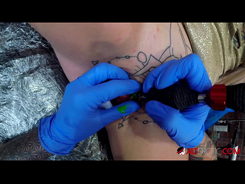 ❤️ Sully Savage, une chaudasse extrêmement tatouée, s'est fait tatouer le clitoris. ❤️❌ Vidéo de porno at fr.recetasketo.top ❤